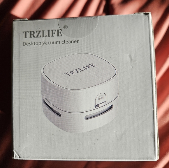 NEW TRZLIFE Desktop Vacuum Cleaner - Picture 2 of 4